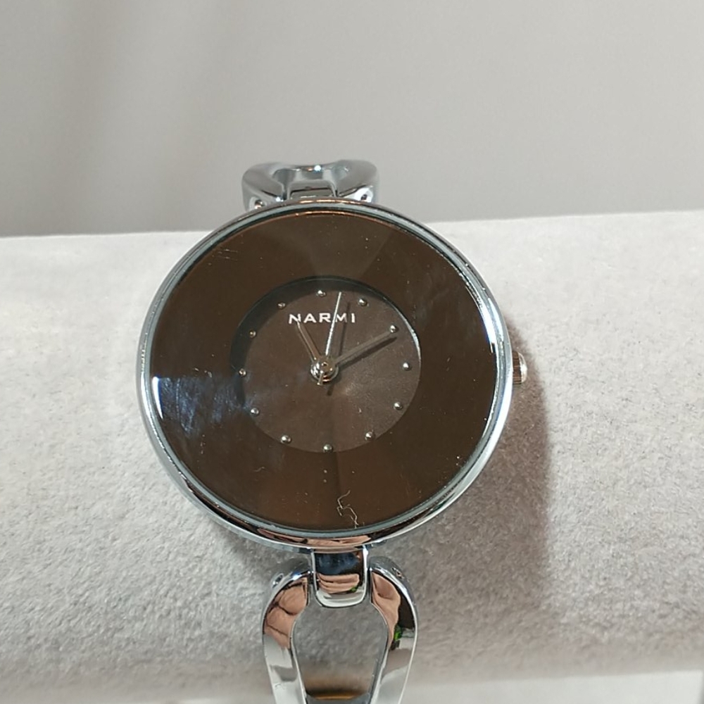 Narmi woman's wrist watch